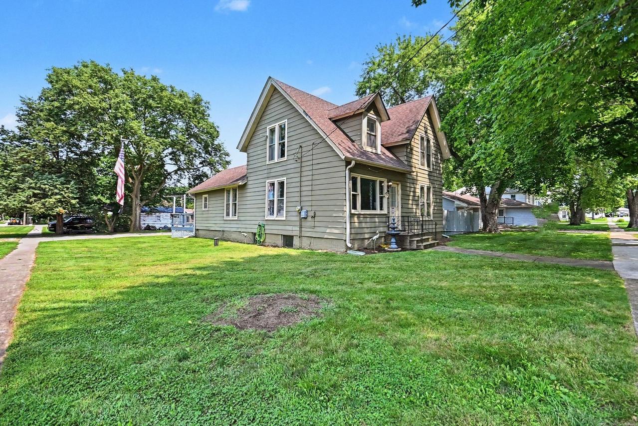 330 Pleasant St., Sheridan, IL 60551