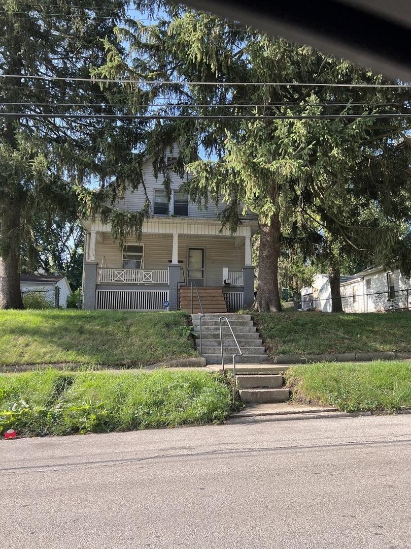 1214 W Olive St., Bloomington, IL 61701