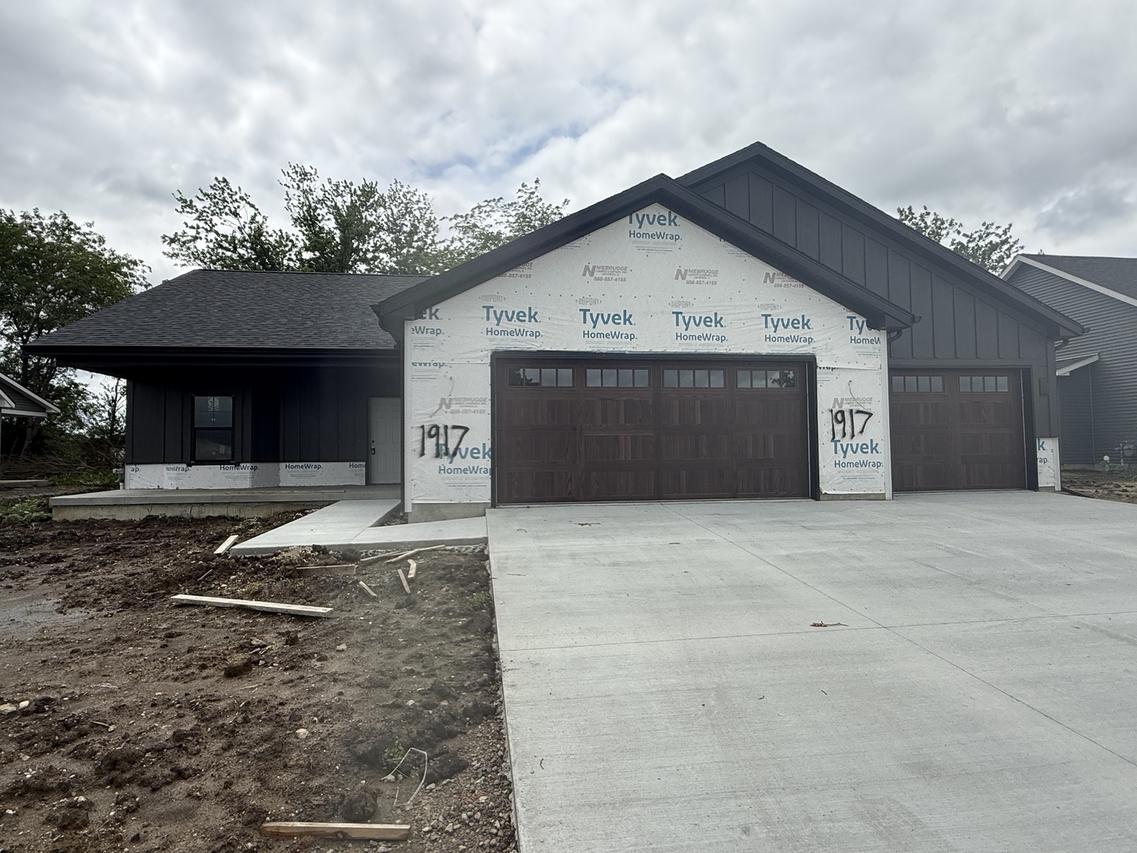 1917 S Stone Creek Blvd., Urbana, IL 61802