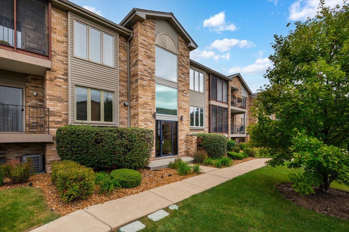 15727 Ravinia Ave. #2E, Orland Park, IL 60462