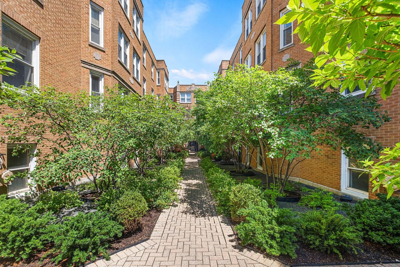 536.5 W Belmont Ave. #2S, Chicago, IL 60657