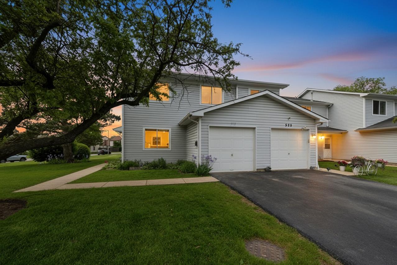 527 Alton Ct., Carol Stream, IL 60188