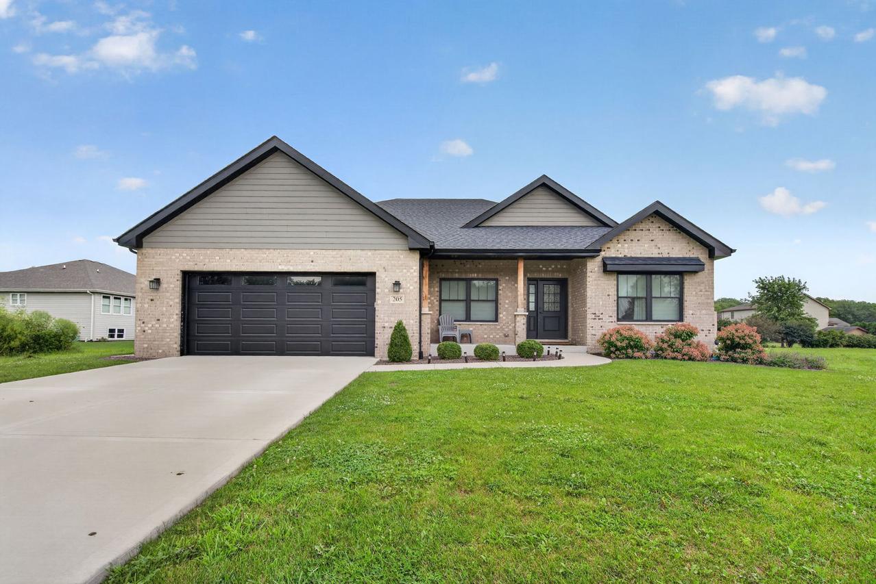 205 Wesley Dr., Peotone, IL 60468