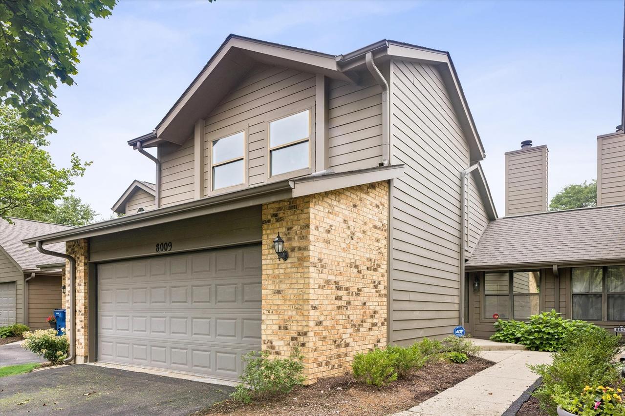 8009 Wildwood Ln., Darien, IL 60561