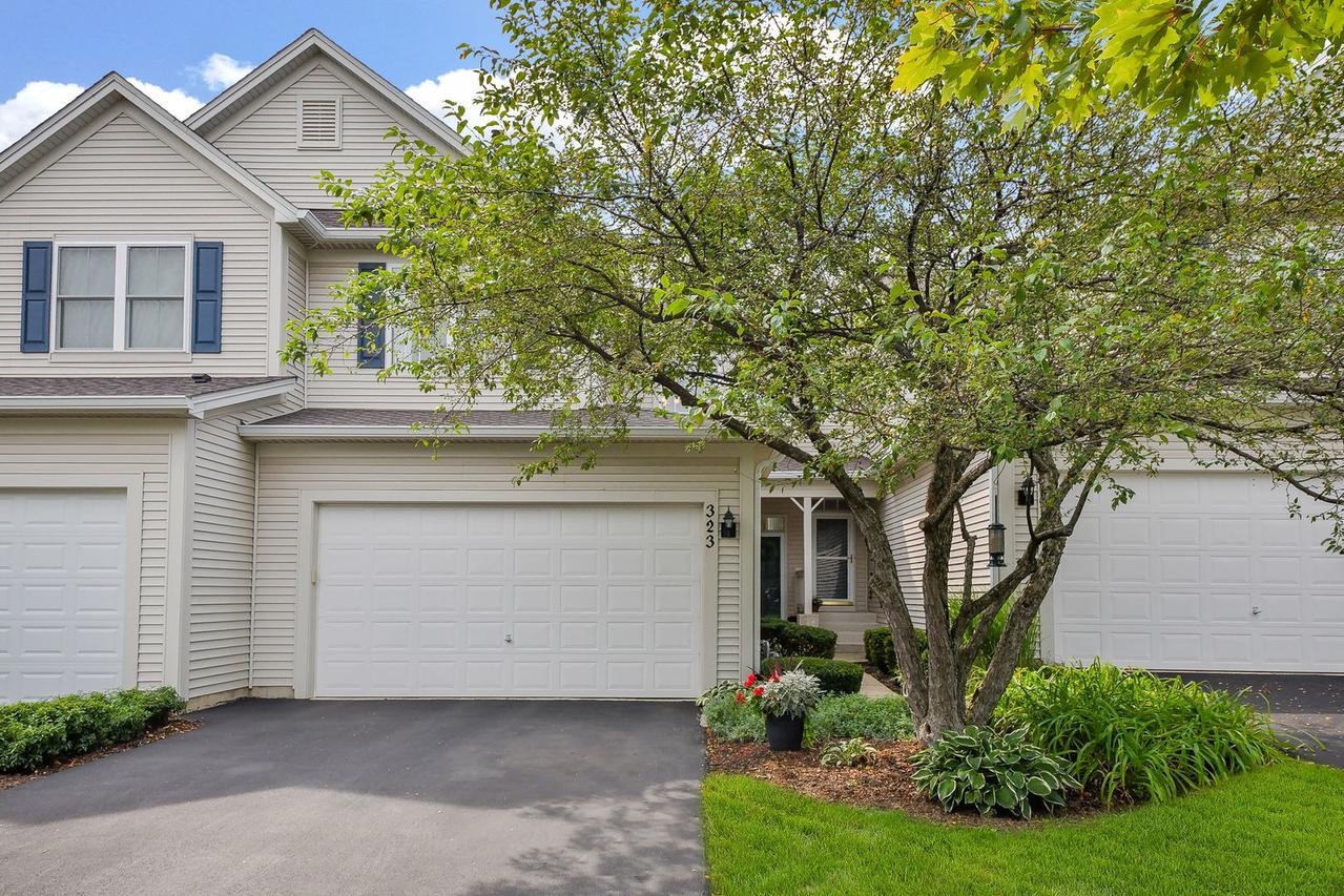 323 Fairmont Ct., St. Charles, IL 60175