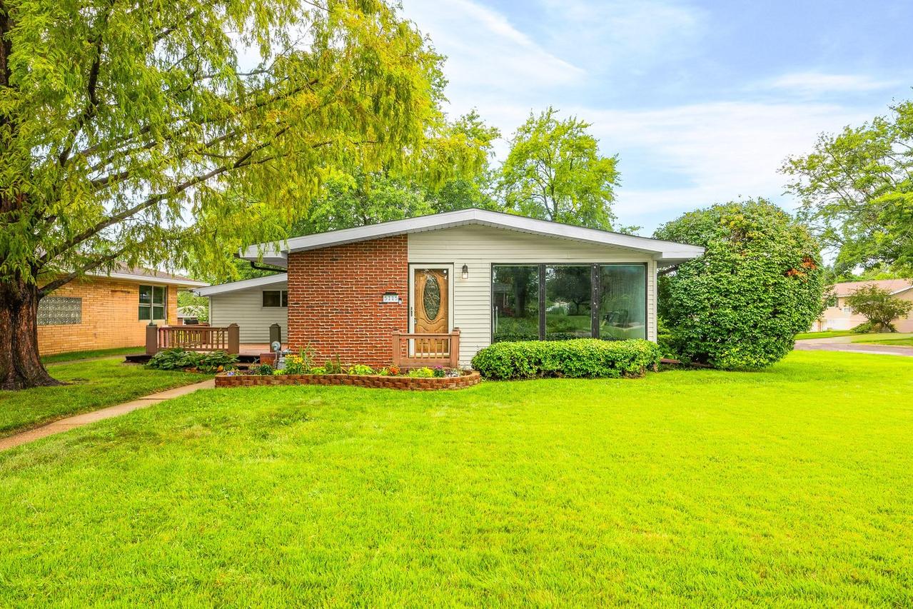 5115 N Graceland Dr., Peoria, IL 61614