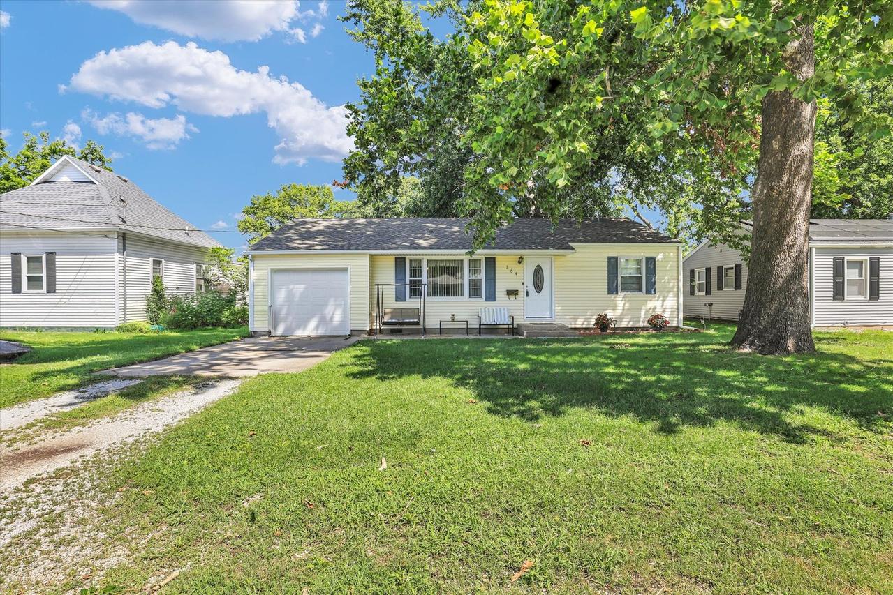704 E Buckner St., Tuscola, IL 61953
