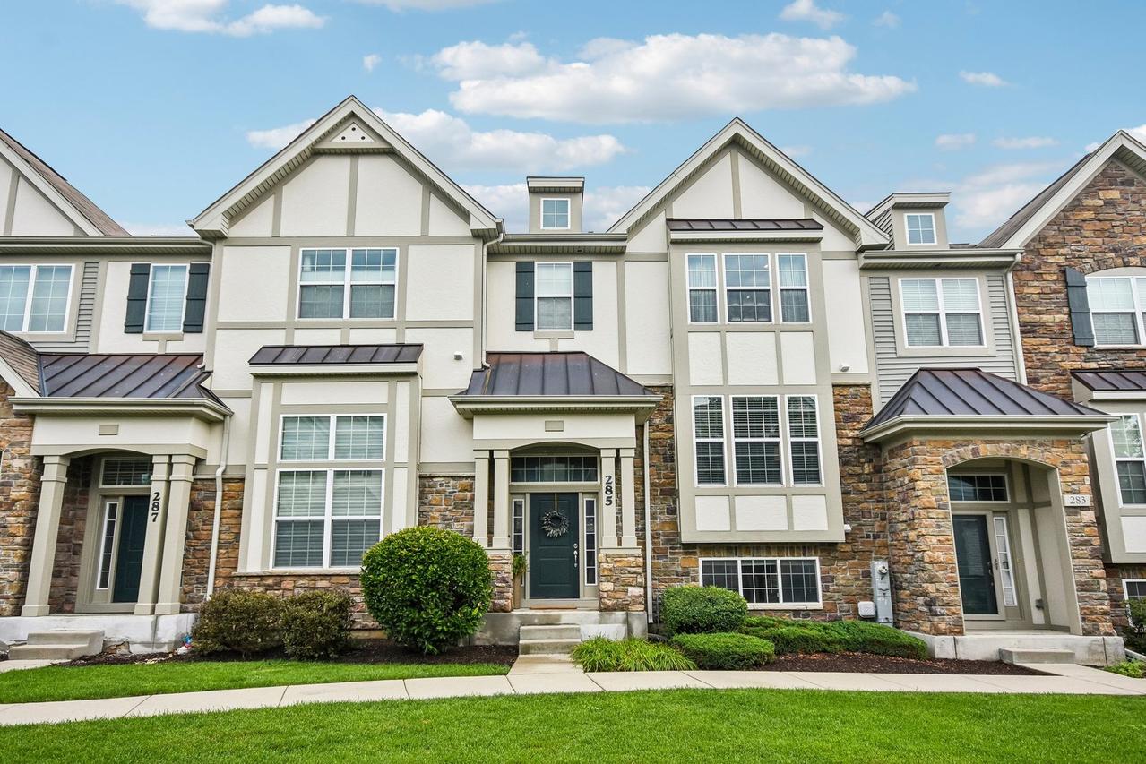 285 Bennett Dr., Carol Stream, IL 60188