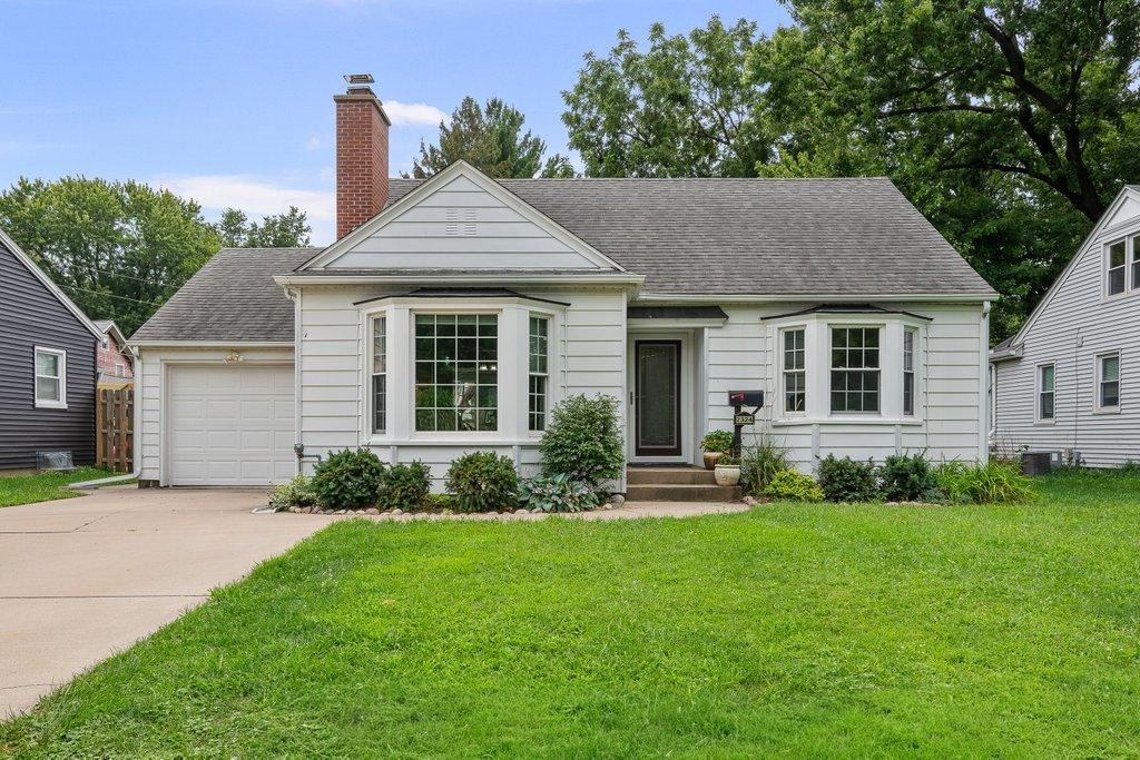 2324 15th Ave., Moline, IL 61265