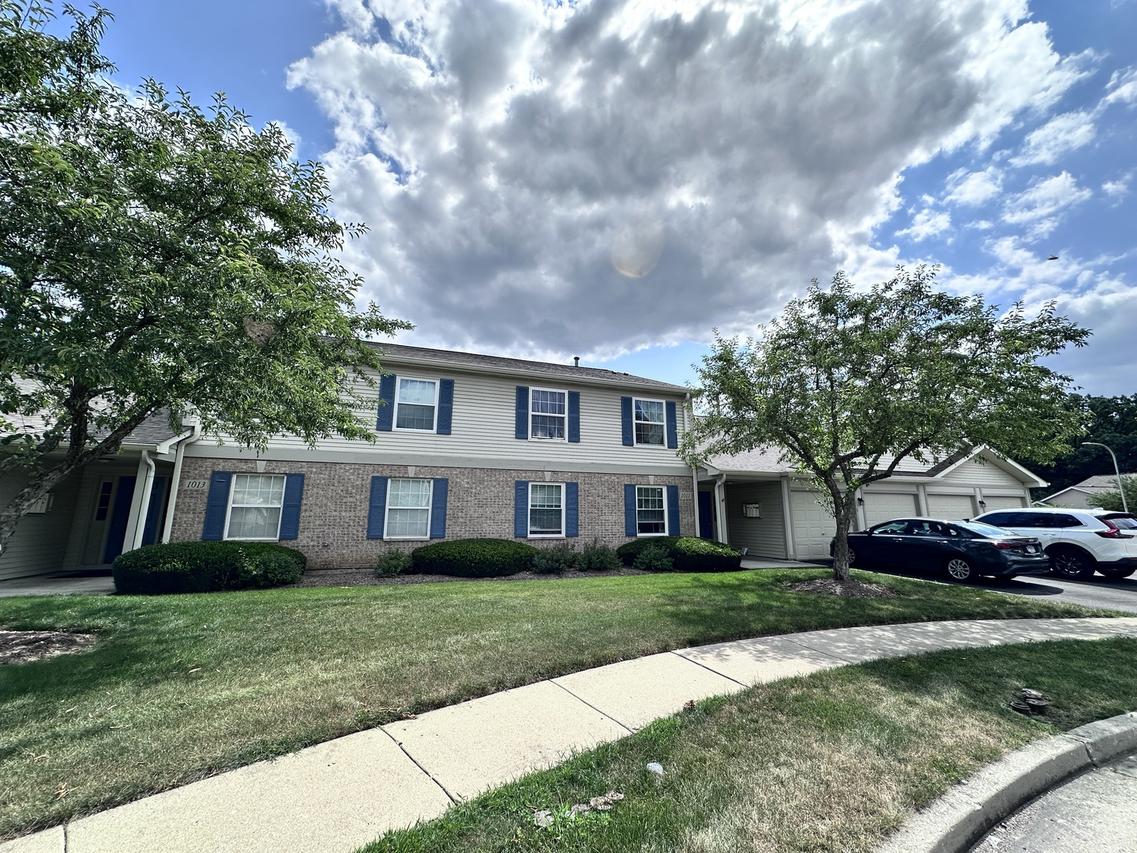 1011 Sommerset Ct. #A, Elgin, IL 60120