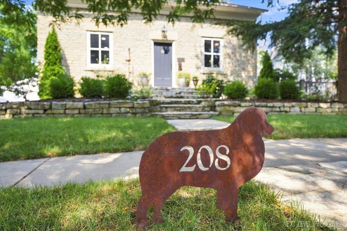 208 S 1st St., Geneva, IL 60134