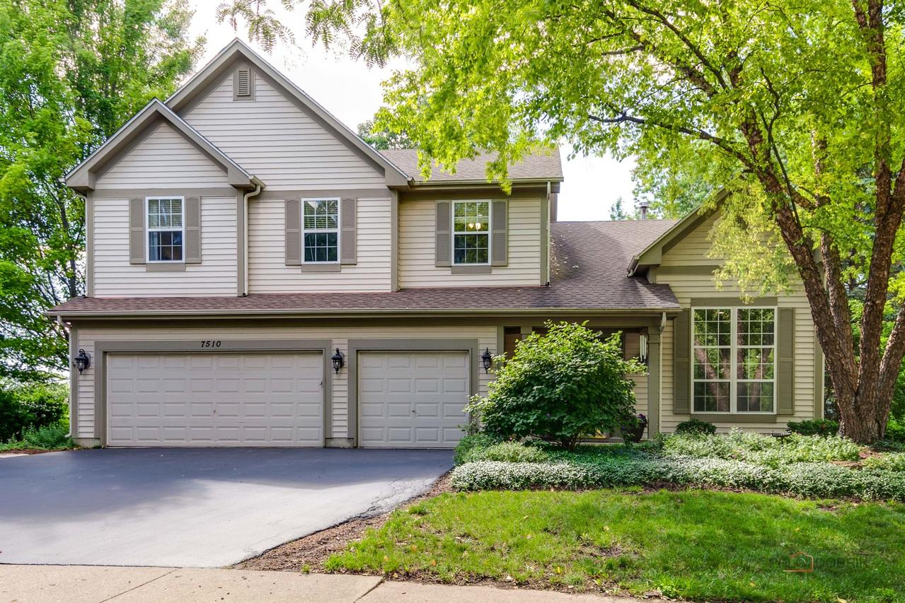 7510 Clarewood Ln., Gurnee, IL 60031