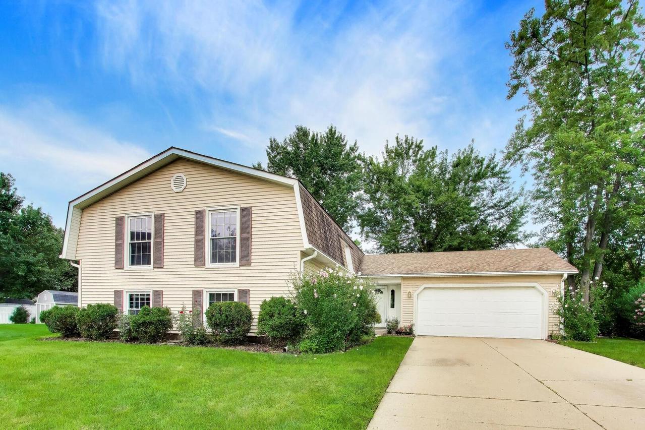 4500 Sundance Ct., Hoffman Estates, IL 60192