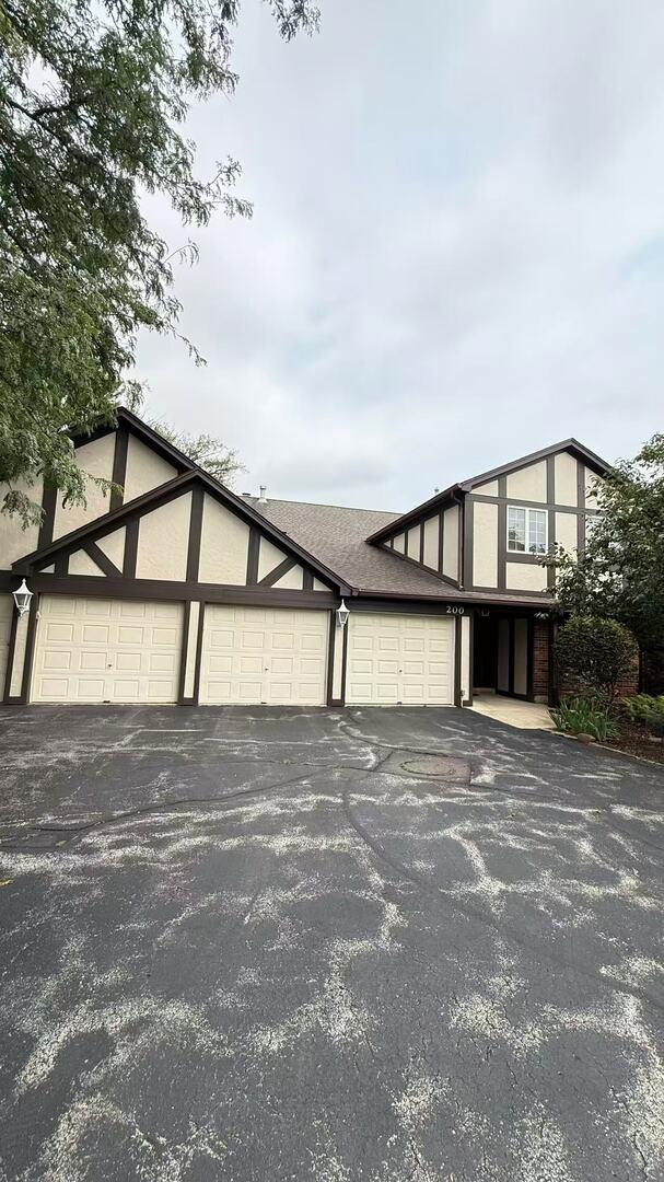 200 Brookside Ln. #D, Willowbrook, IL 60527