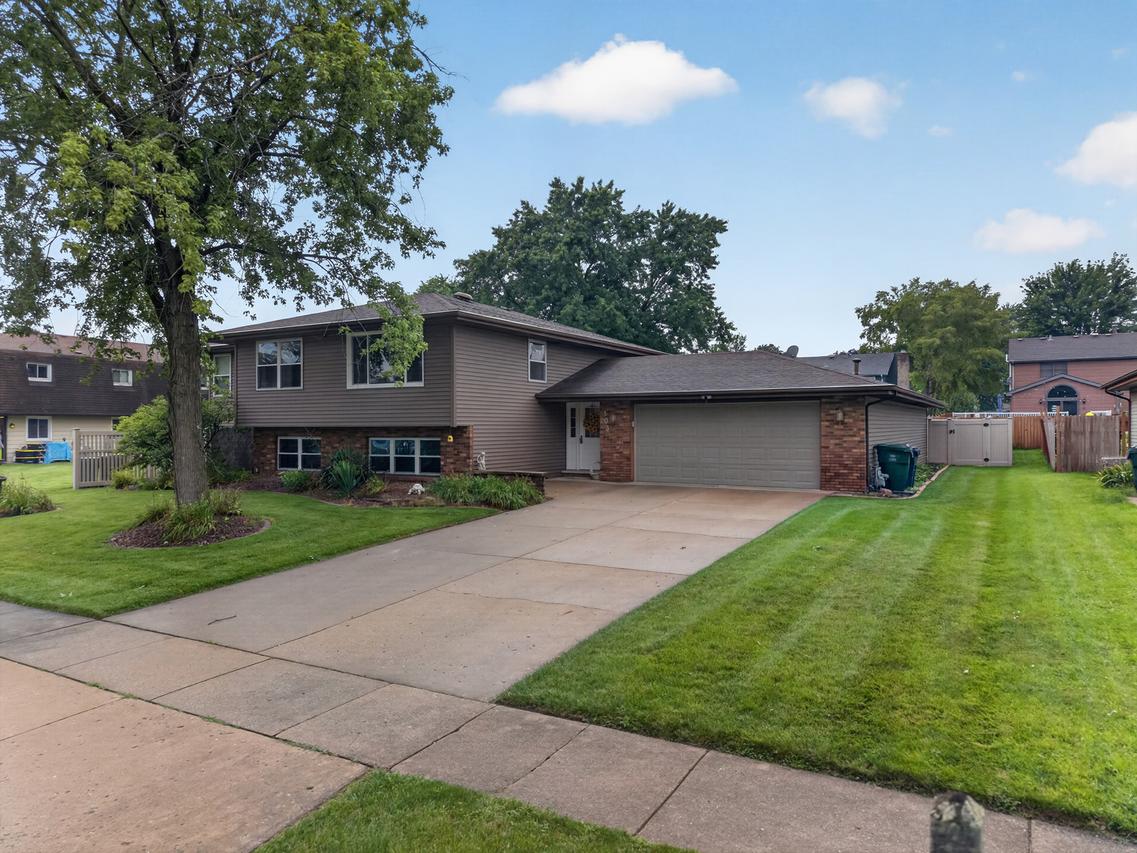 103 Deerpath Dr., Minooka, IL 60447