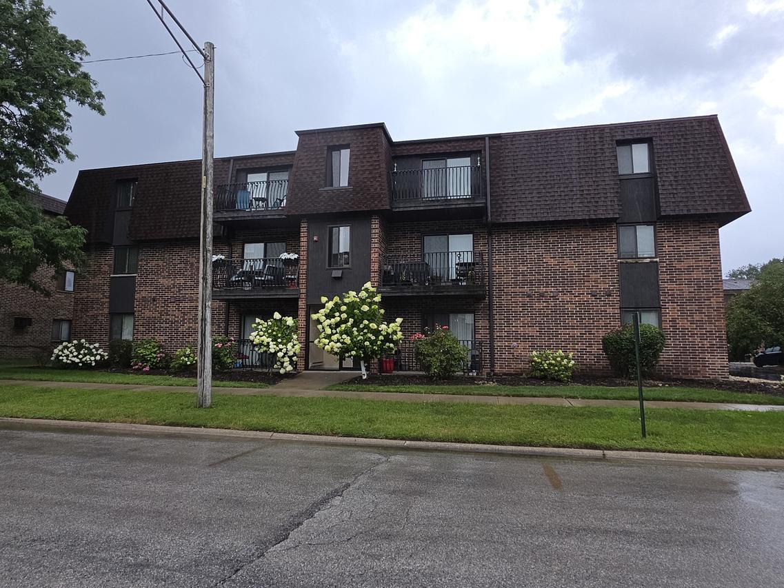 14526 S Muskegon Ave. #1C, Burnham, IL 60633