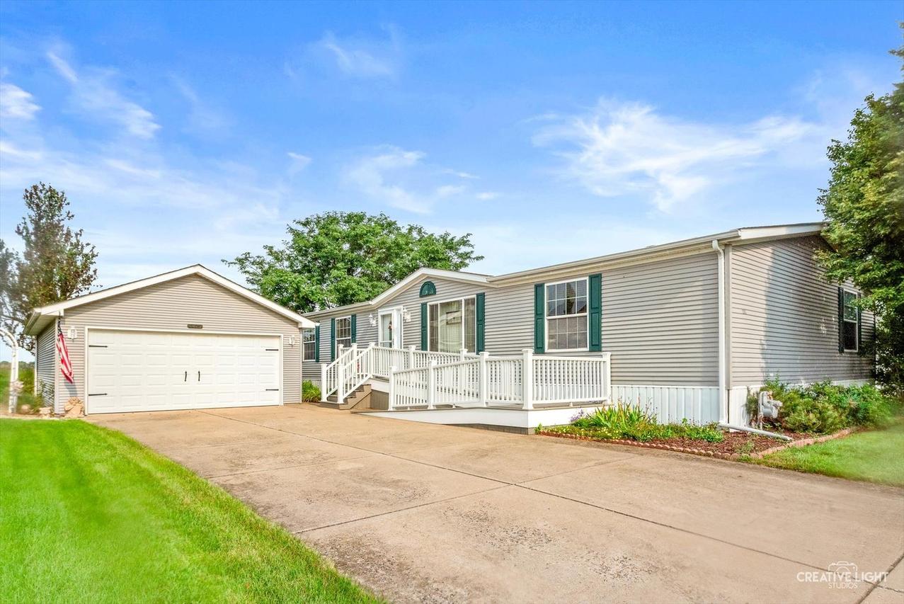 1251 Redbud Rd., Manteno, IL 60950