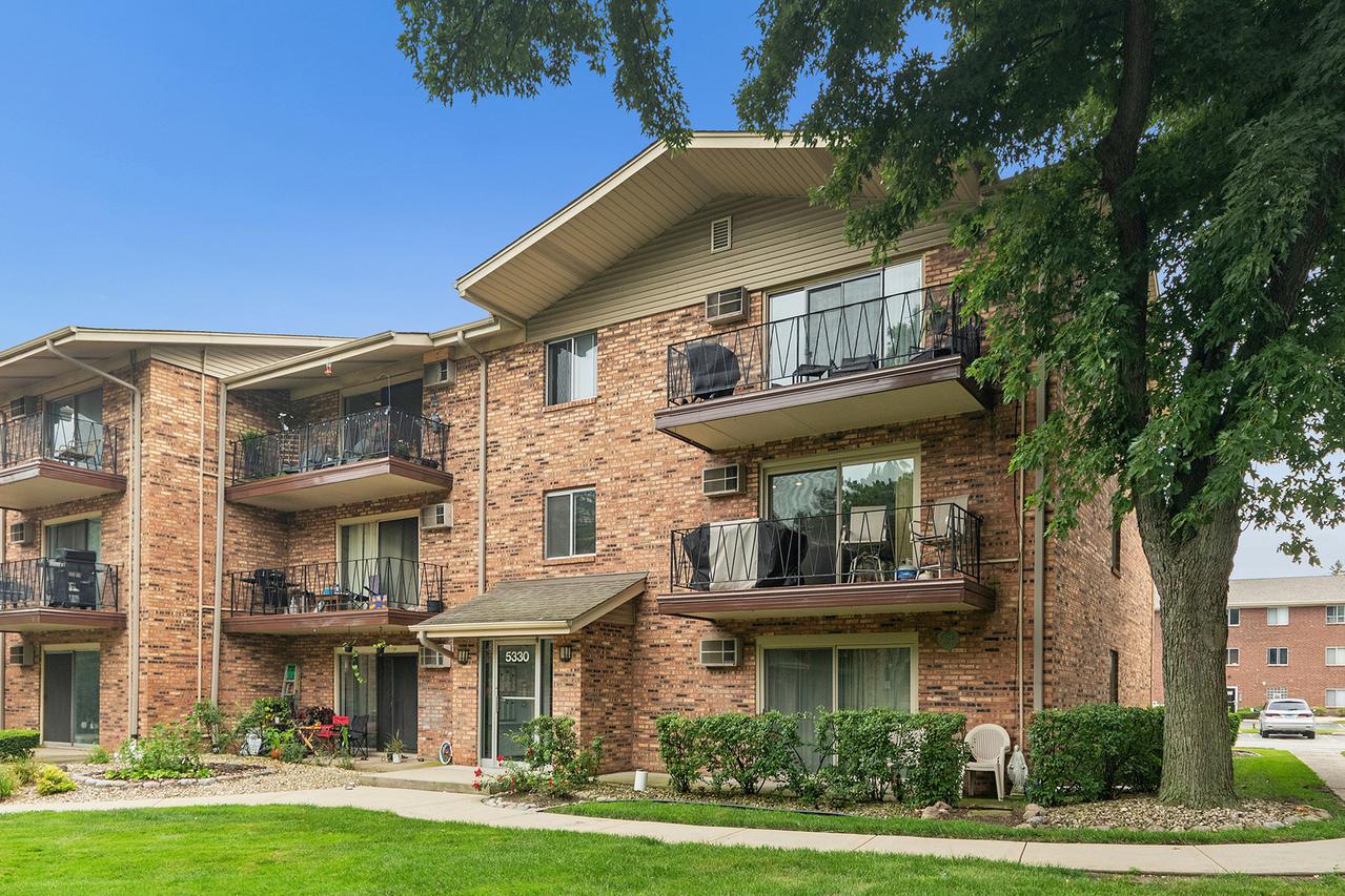 5330 Waterbury Dr. #1603, Crestwood, IL 60418