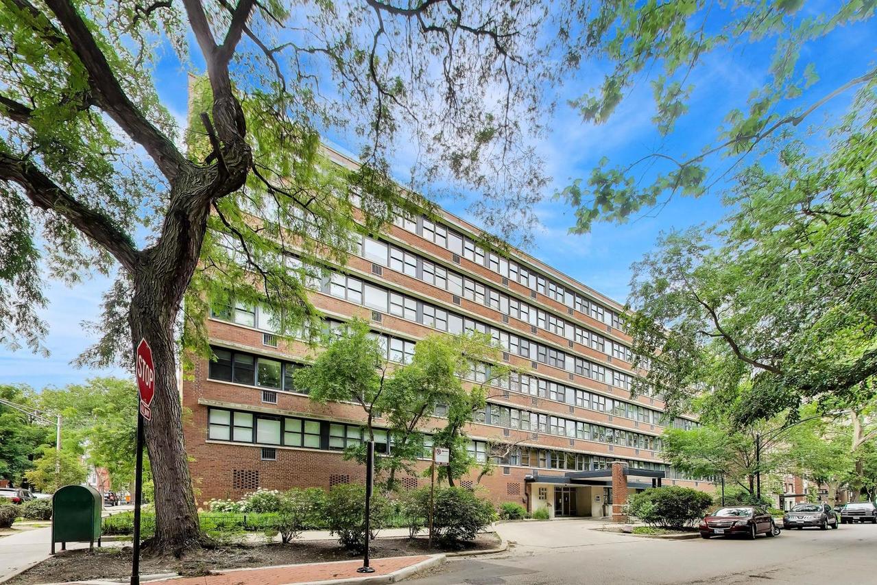 2300 N Commonwealth Ave. #2H, Chicago, IL 60614