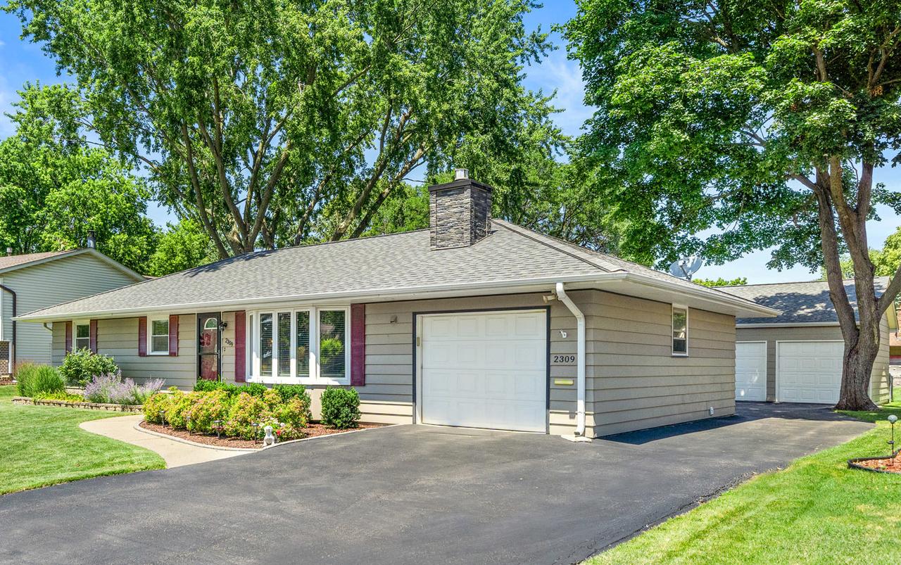 2309 Lowell St., Aurora, IL 60506