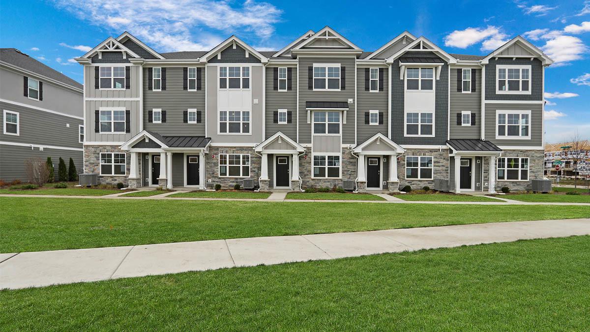 403 Lakeshore Ct., St. Charles, IL 60174
