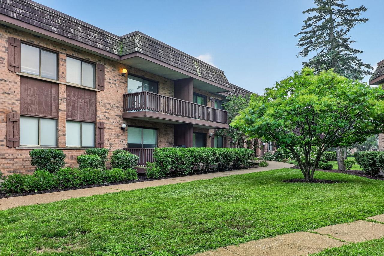 8000 Woodglen Ln. #110, Downers Grove, IL 60516