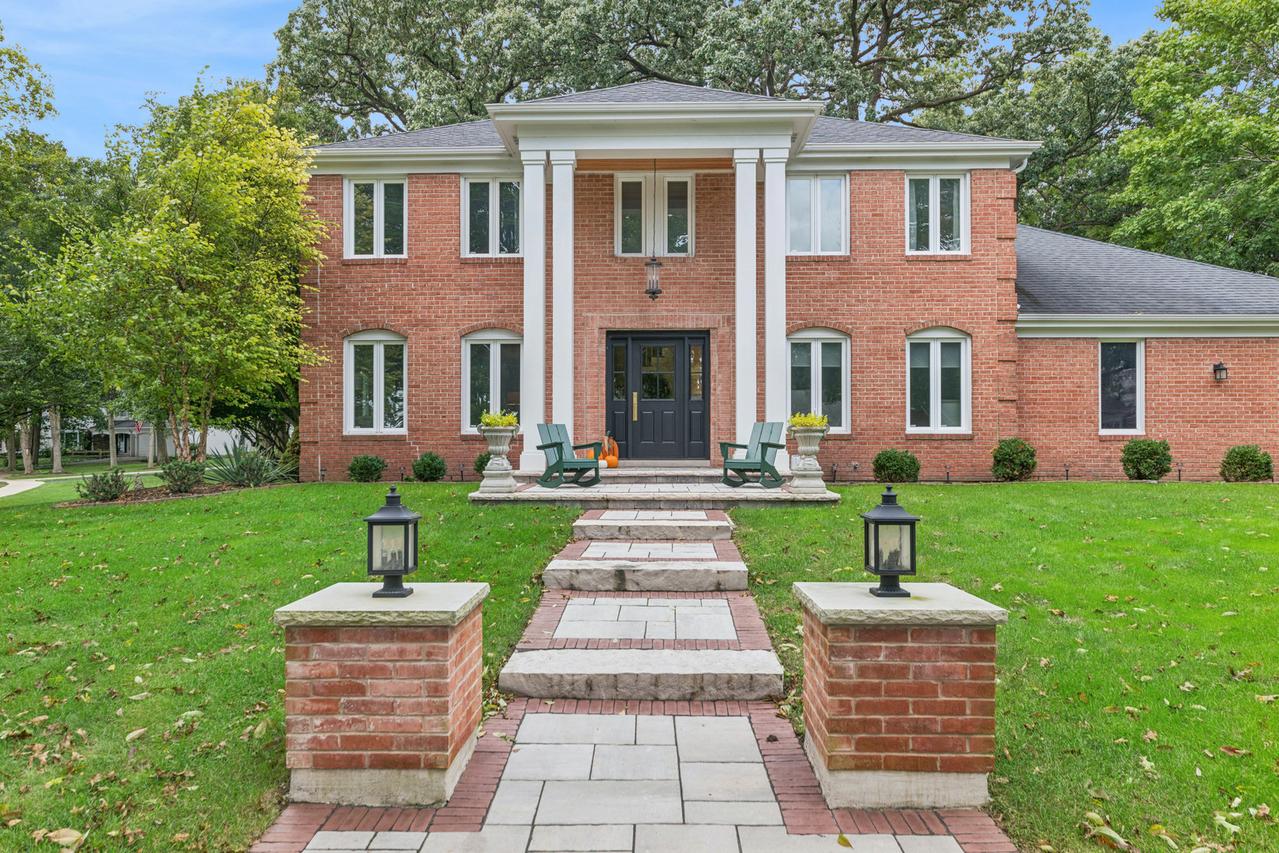 1415 Heatherton Dr., Naperville, IL 60563