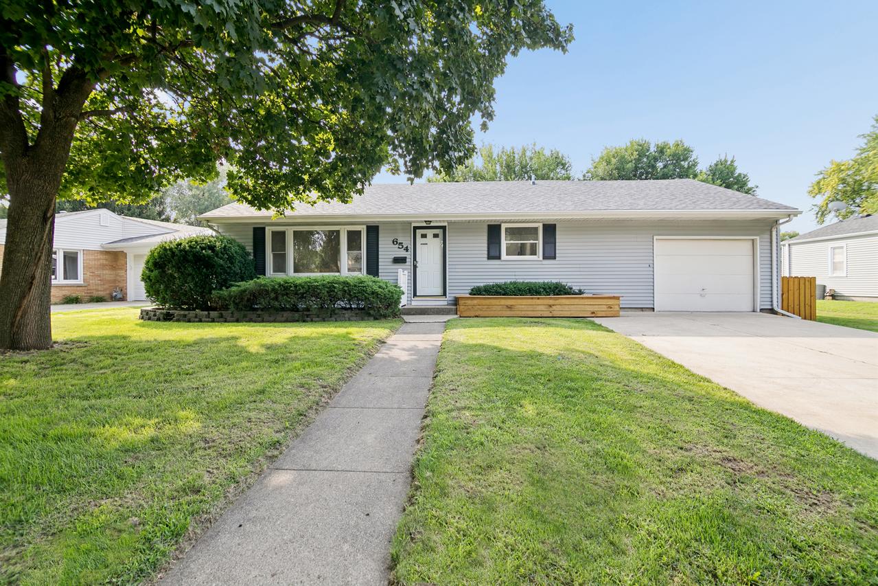 654 W River St., Bourbonnais, IL 60914