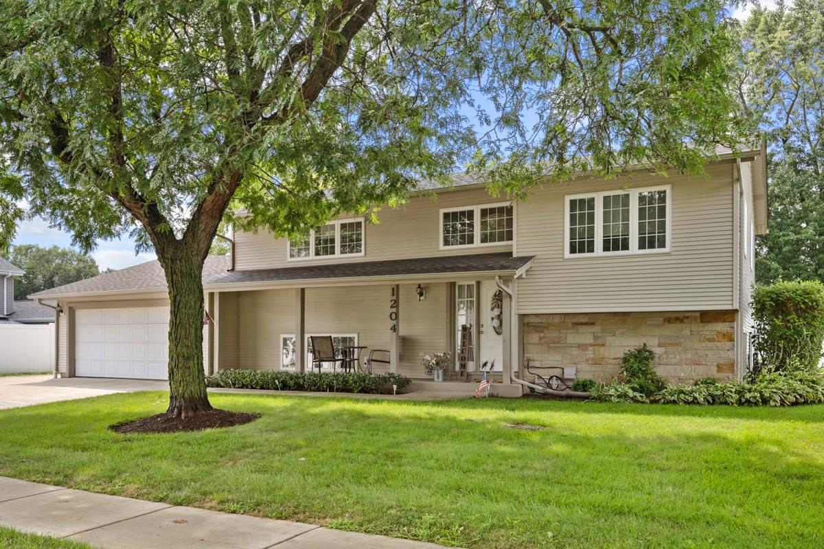 1204 Leeds Ln., Elk Grove Village, IL 60007