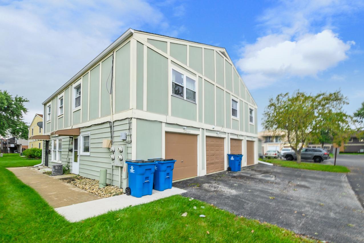 2525 Cedar Glen Dr. #1, Lynwood, IL 60411
