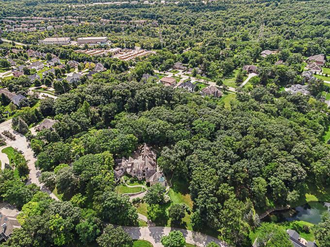 9000 County Line Rd., Burr Ridge, IL 60527