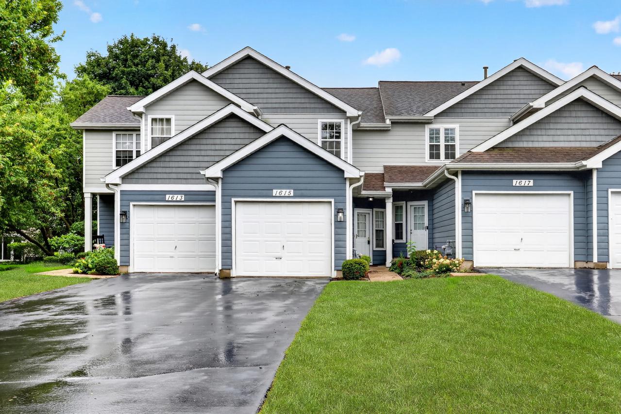 1615 Woodcrest Cir., Mundelein, IL 60060