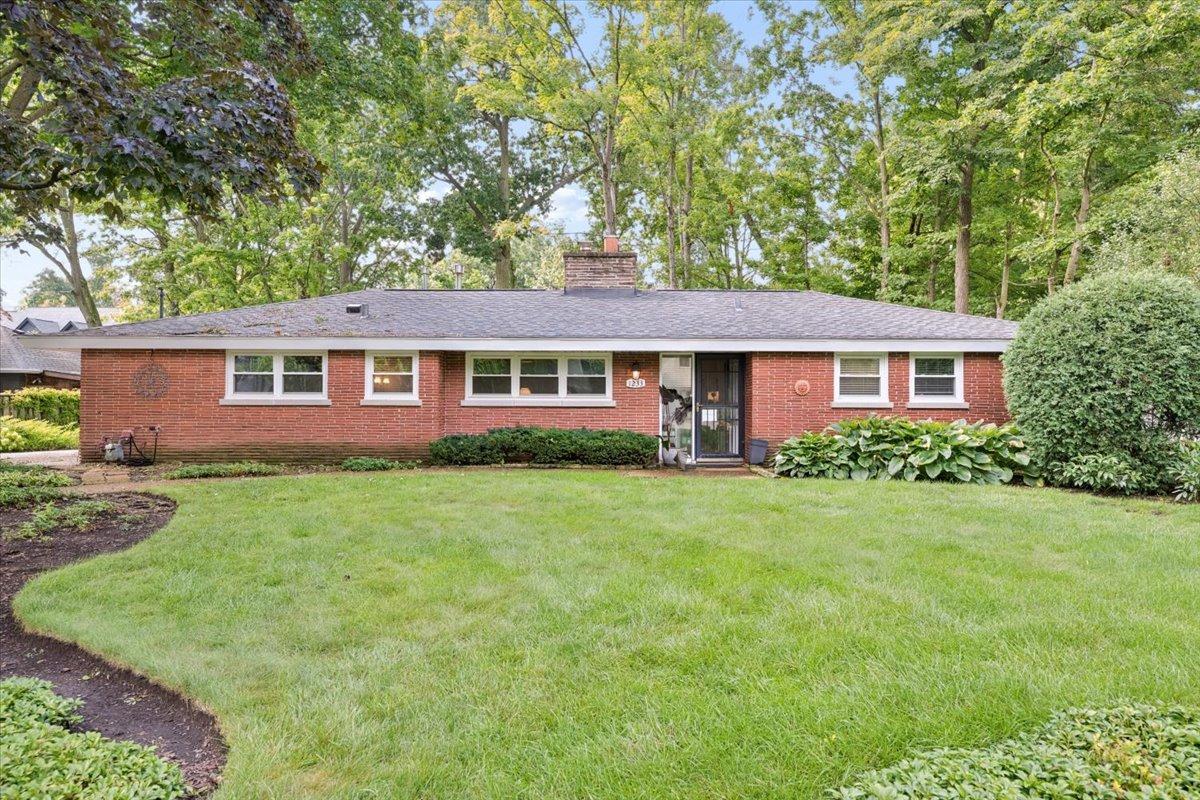 1233 Glenoak Ln., Northbrook, IL 60062