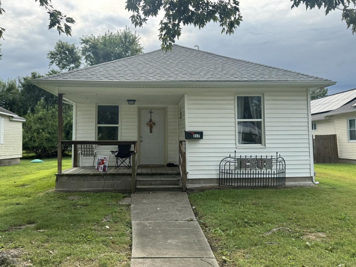 317 N 8th St., Herrin, IL 62948