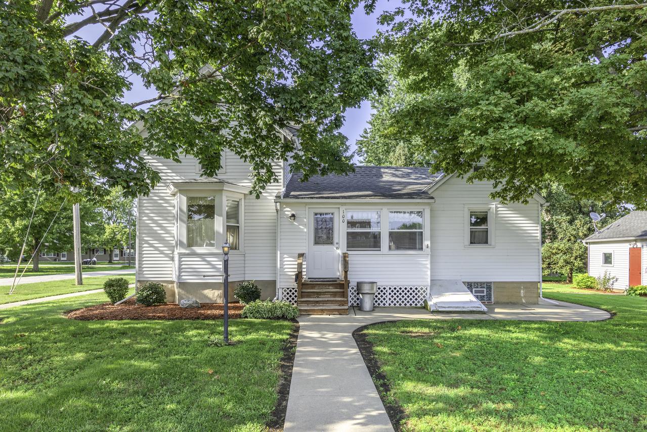100 Burlington St., Somonauk, IL 60552