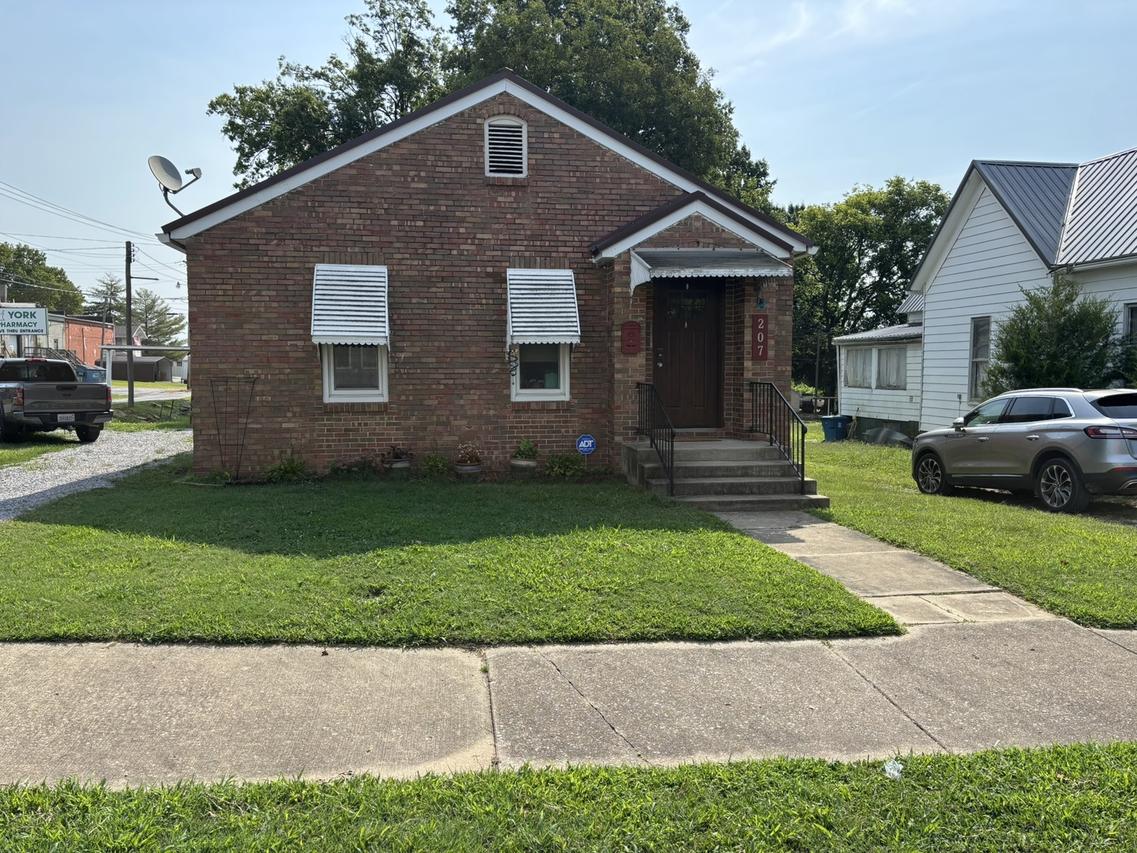 207 S Washington St., Mcleansboro, IL 62859