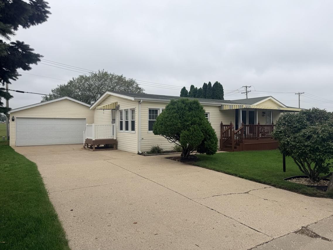8616 Summerwood Dr., Roscoe, IL 61073