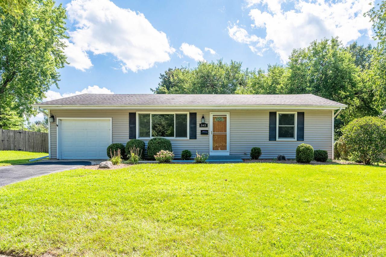 542 S 14th St., St. Charles, IL 60174