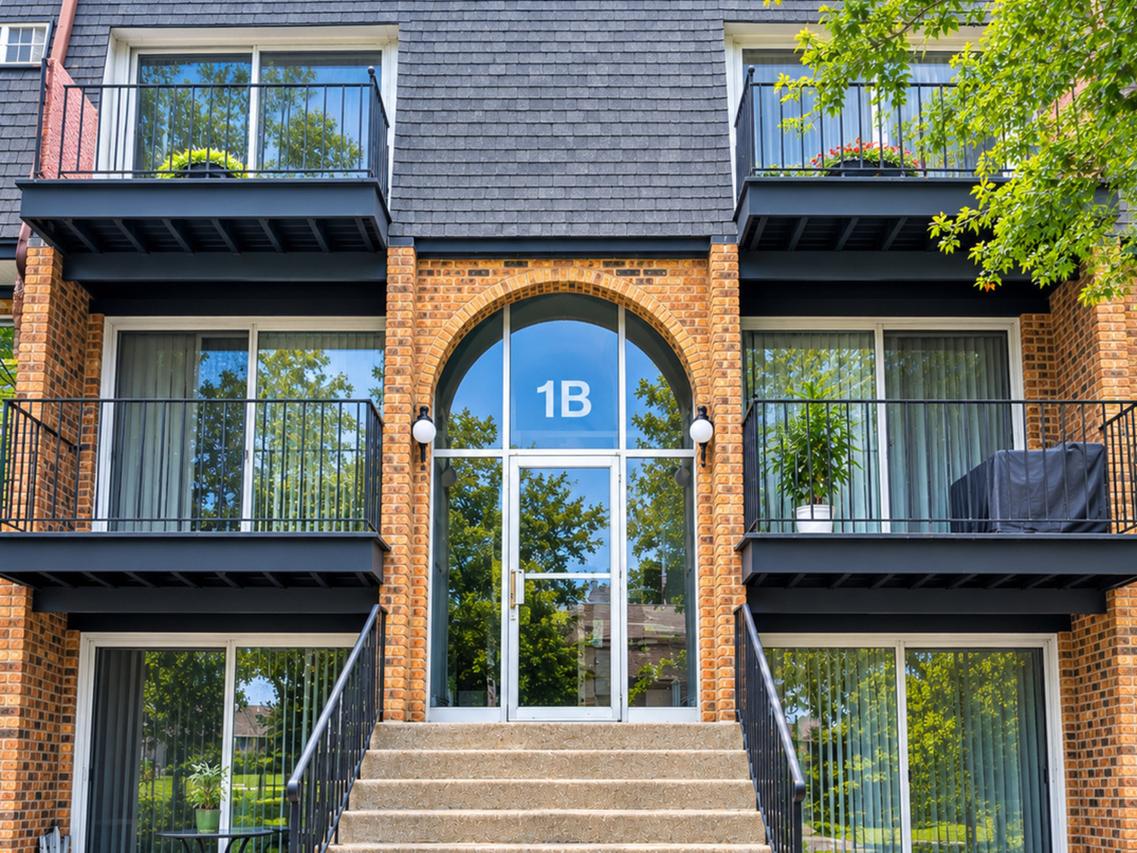 1B E Dundee Quarter Dr. #104, Palatine, IL 60074
