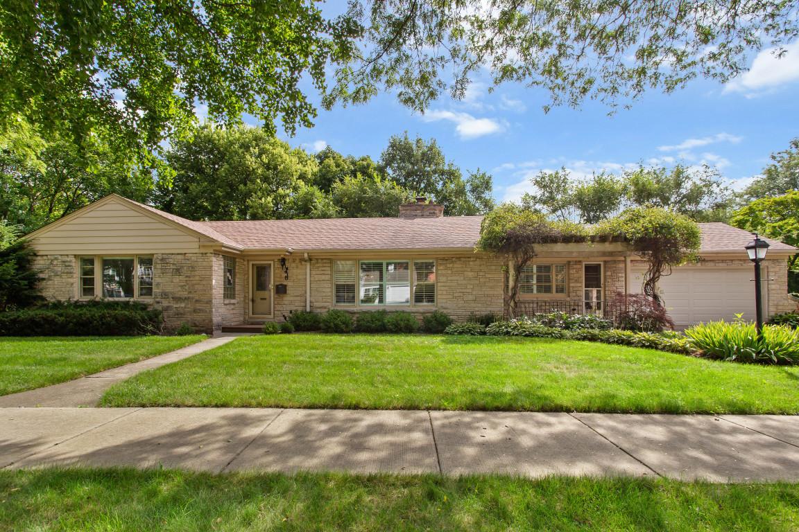 807 Surrey Ln., Glenview, IL 60025