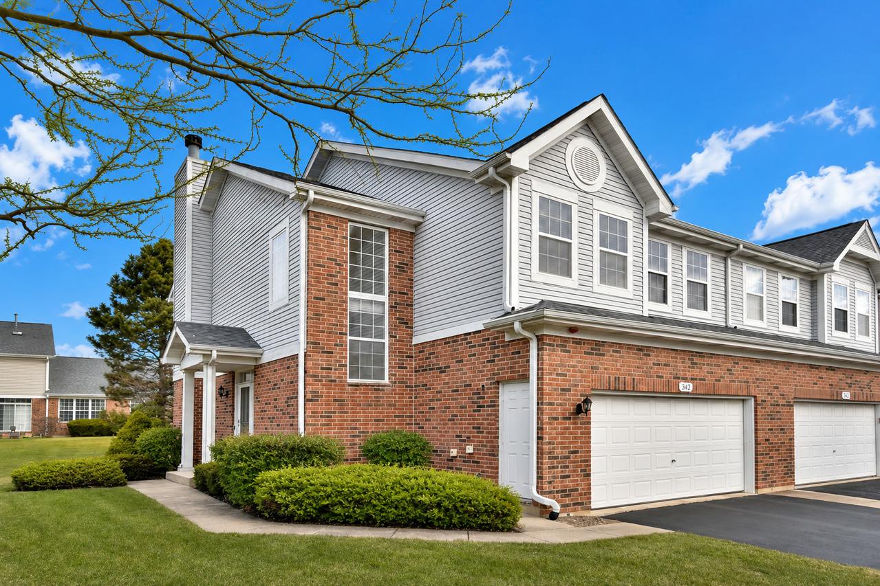 129 Chestnut Hills Cir., Burr Ridge, IL 60527