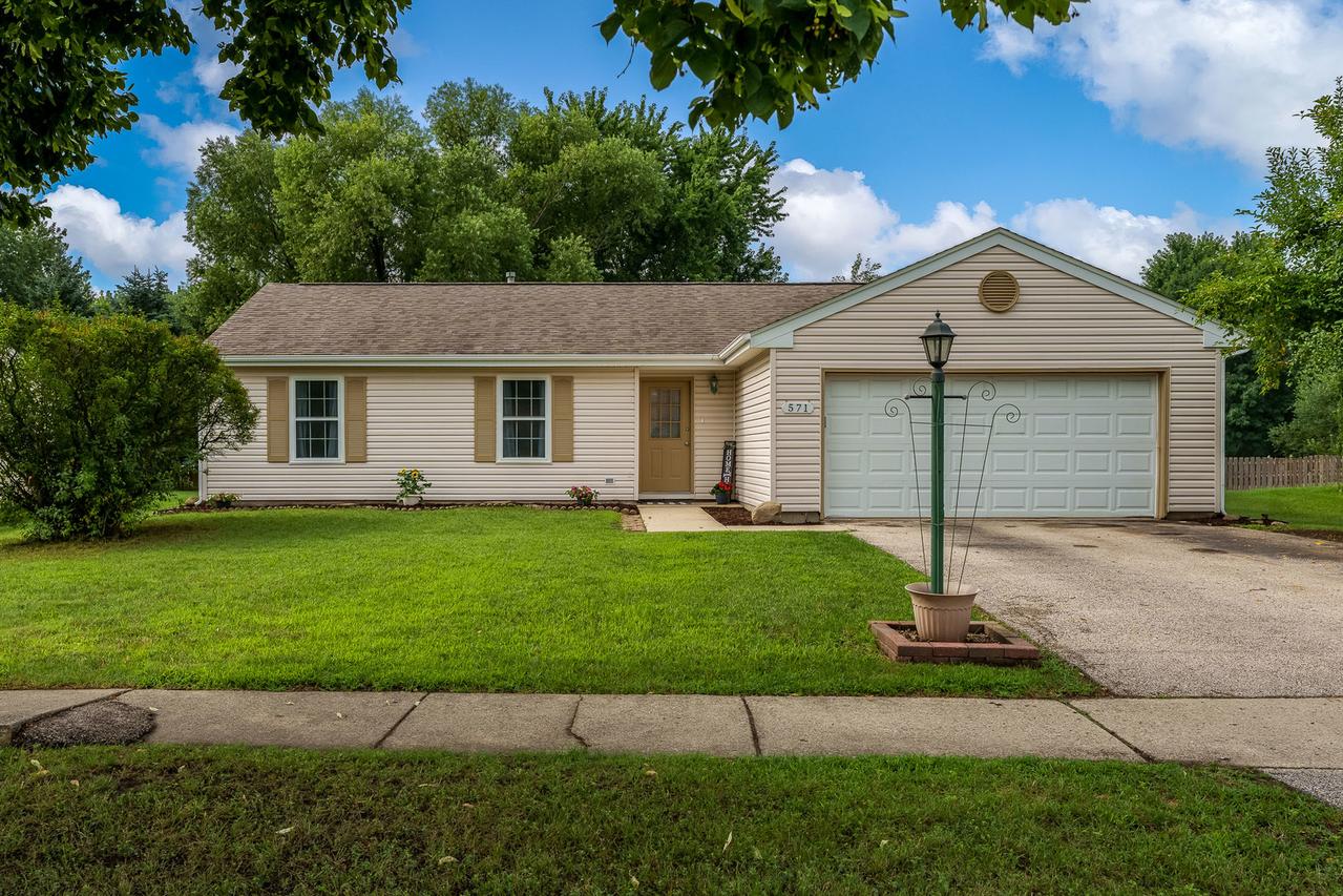 571 Newport Ct., Island Lake, IL 60042