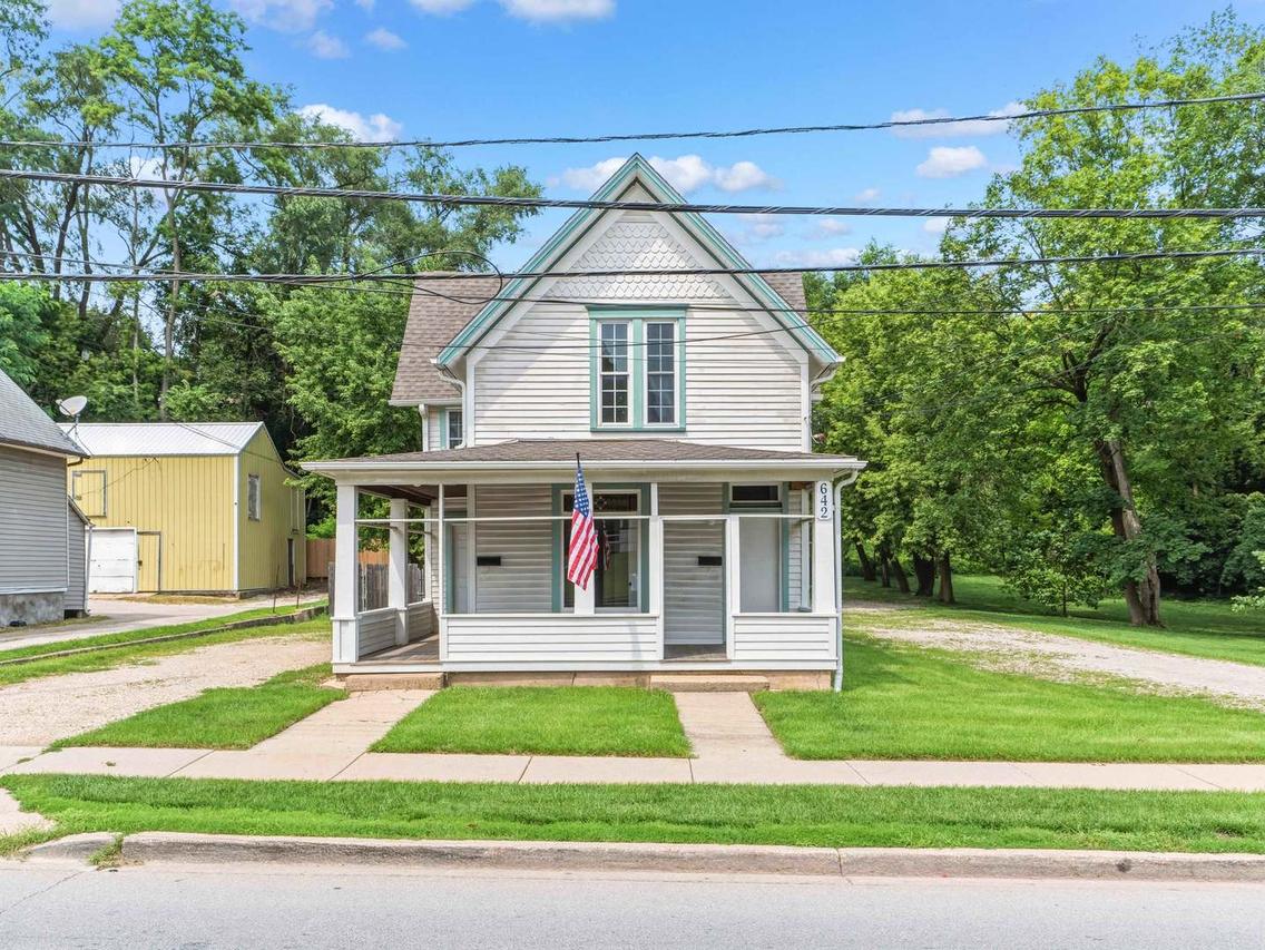 642 E Chicago St., Elgin, IL 60120