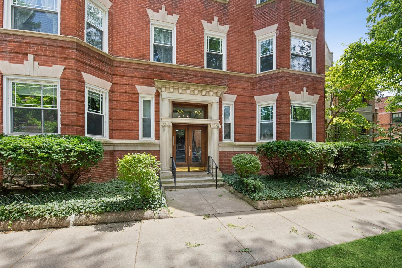 5715 S Blackstone Ave. #2S, Chicago, IL 60637