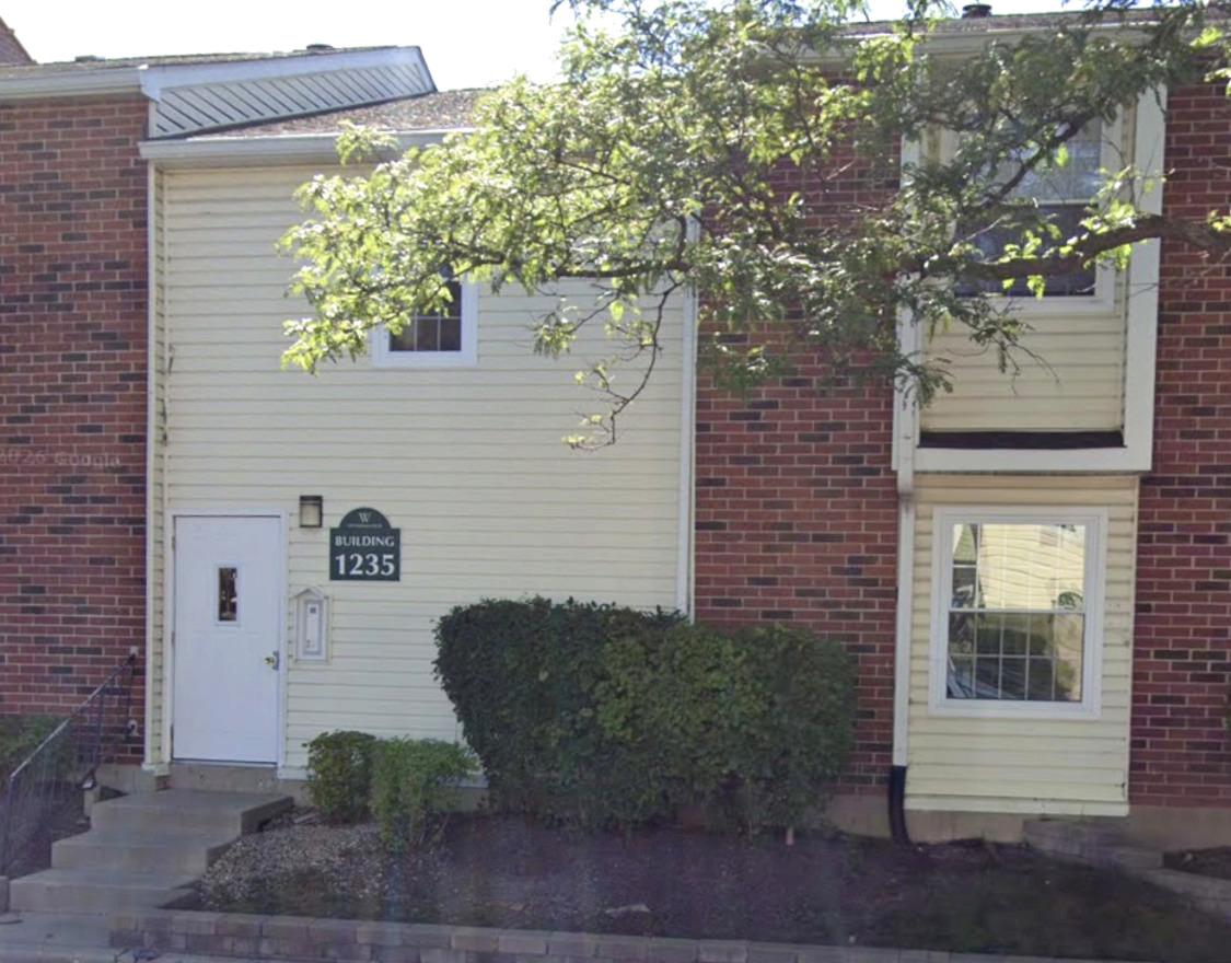 1235 Wyndham Ct. #202, Palatine, IL 60074