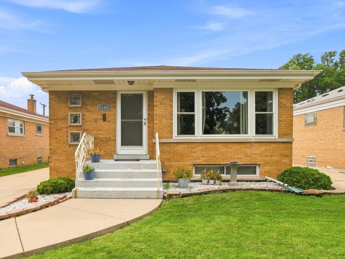 4306 Atlantic Ave., Schiller Park, IL 60176