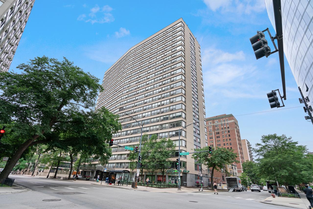 2930 N Sheridan Rd. #2108, Chicago, IL 60657