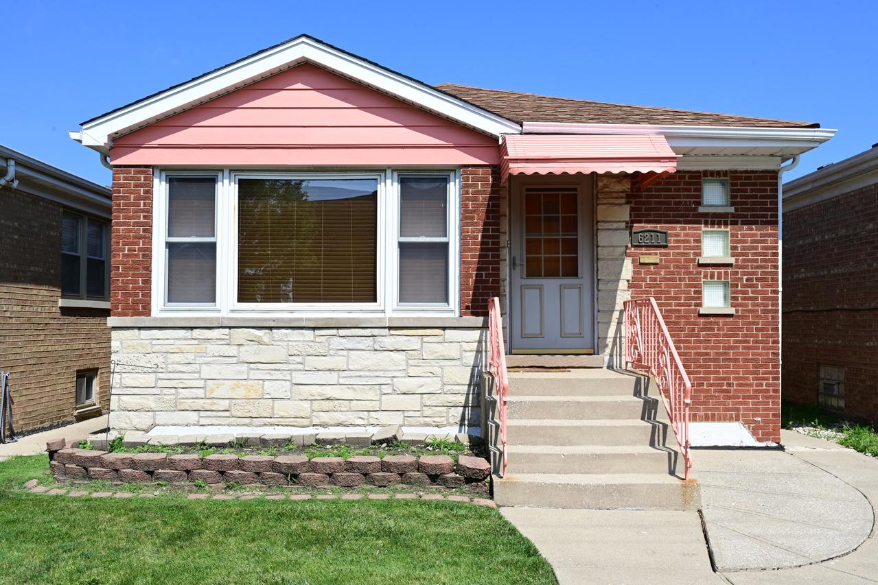 6211 N Nagle Ave., Chicago, IL 60646