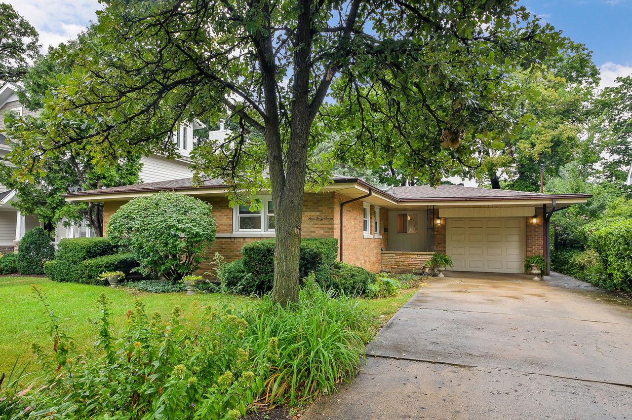447 Lowell Ave., Glen Ellyn, IL 60137