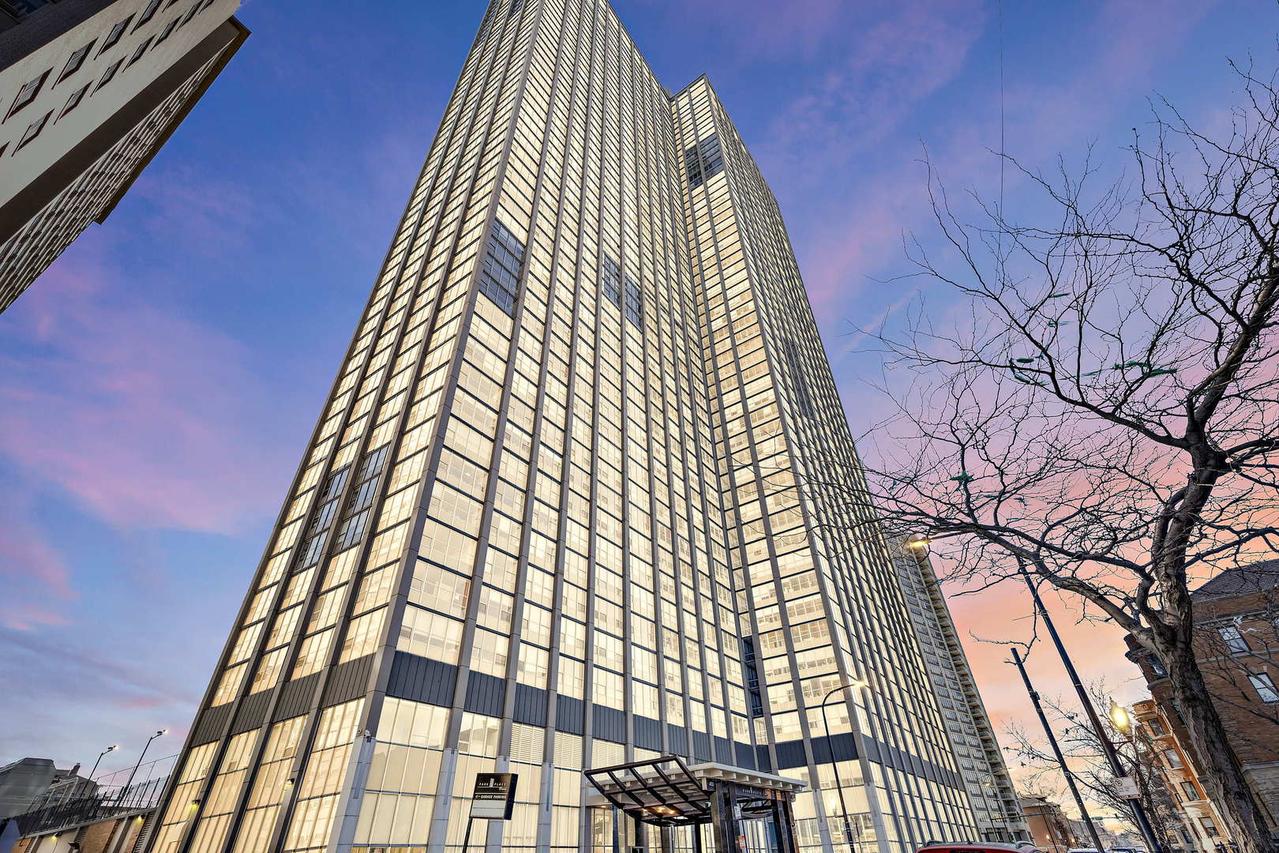 655 W Irving Park Rd. #2701, Chicago, IL 60613